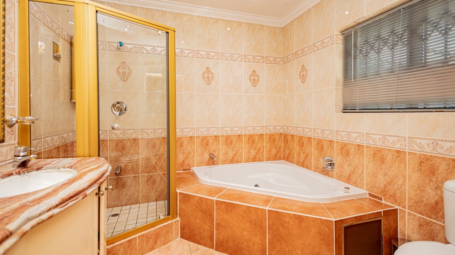 7 Bedroom Property for Sale in Plattekloof Western Cape